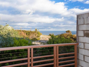 One Mile Ridge', 12a/26 One Mile Close - stunning views, air con, infinity pool Anna Bay
